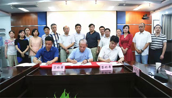 我司與中國農業科學院麻類研究所及湖南省農科院簽訂科 技合作協議